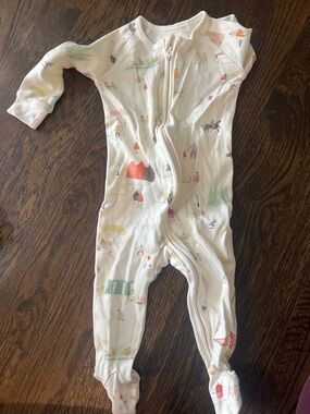 Cream Kids Footed One-Piece Pajamas with Scenic Print